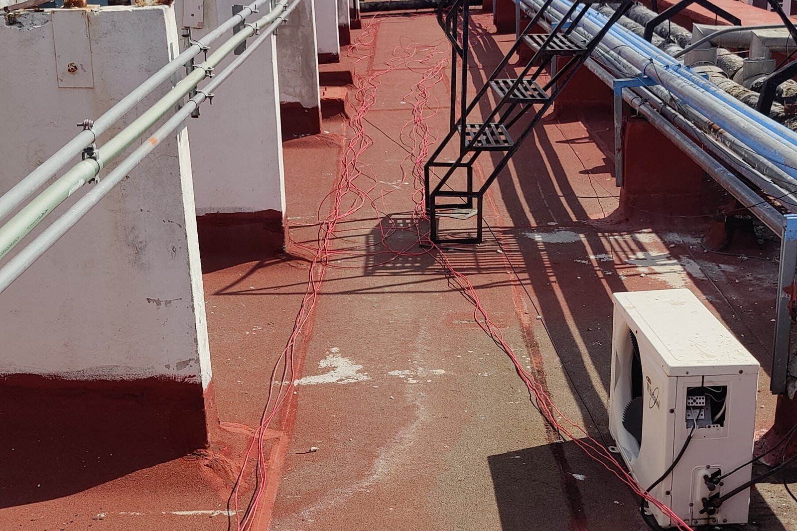 Infraestructura de voz y datos en cubierta y canalizaciones